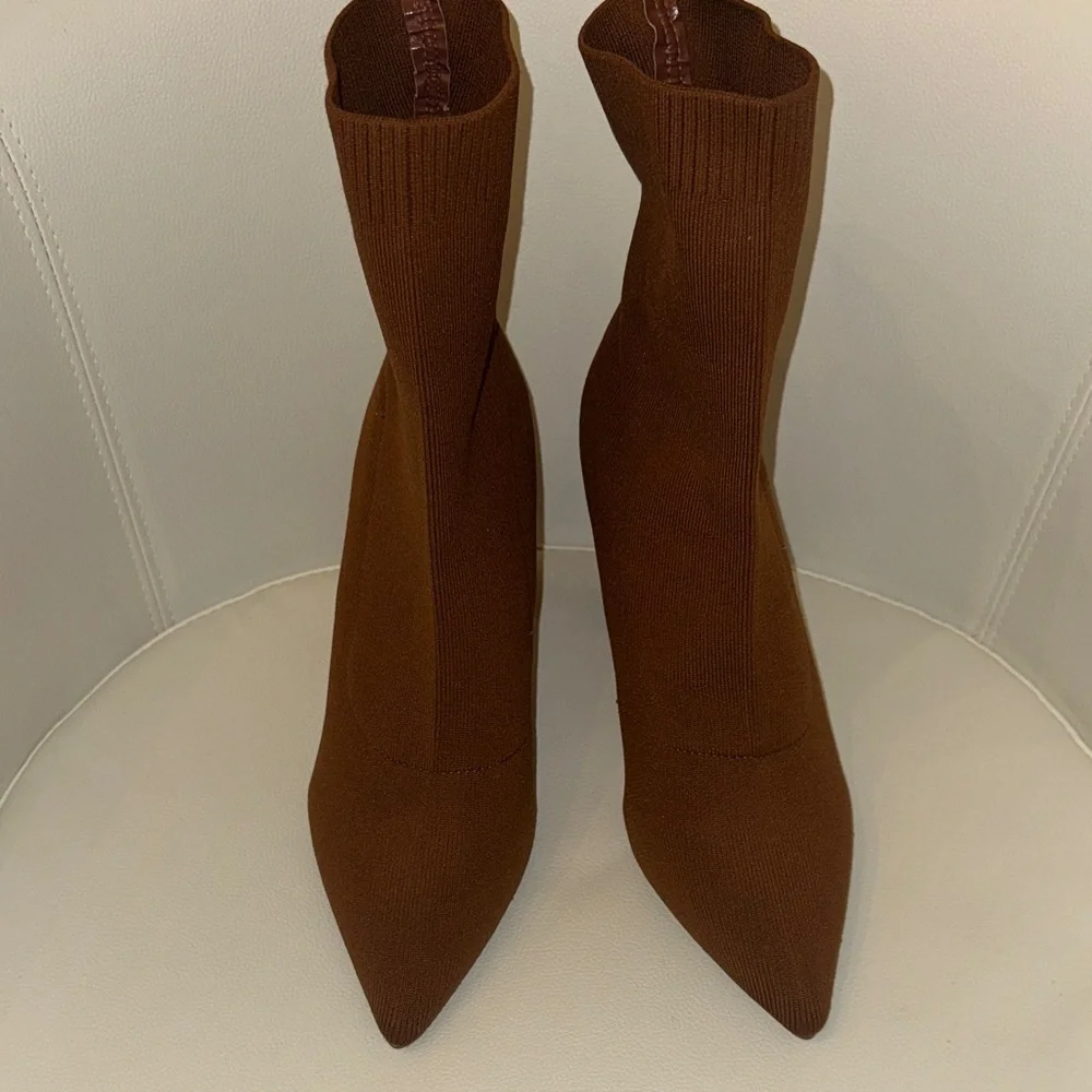 NWOT. Versona Fitted Brown Knit Ankle Boots - Picture 2 of 6